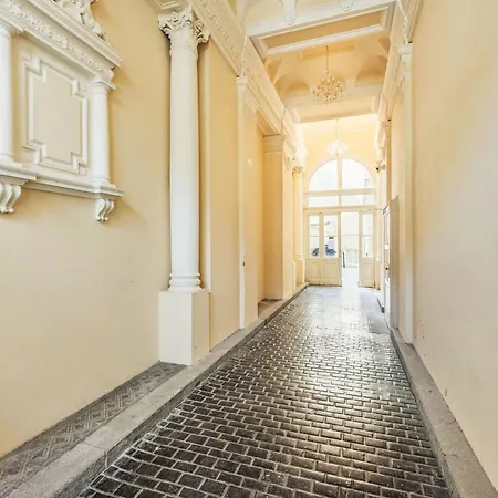 Washington-2 By Interhome Appartement Praag